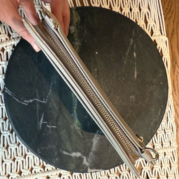 Calpak travel crossbody wallet - Picture 8 of 8